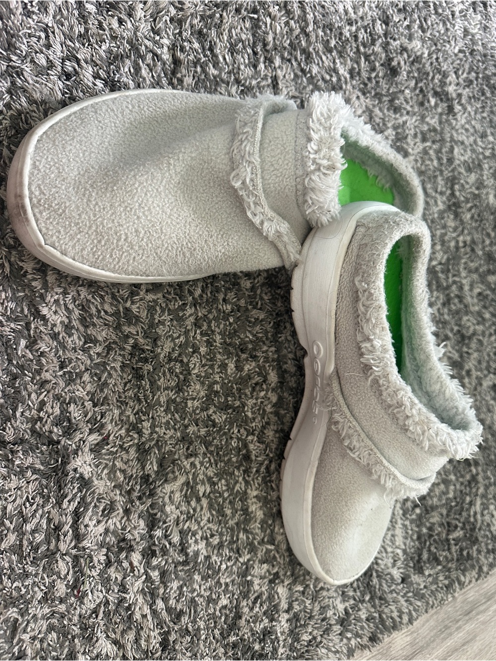 OOFOS White Fleece-Lined Slip-On Mules with Green Insole